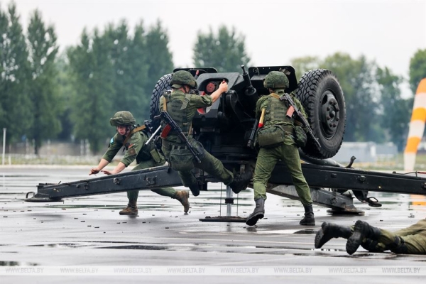 В Бресте празднуют День ВДВ. Фото и видео из 38-й бригады