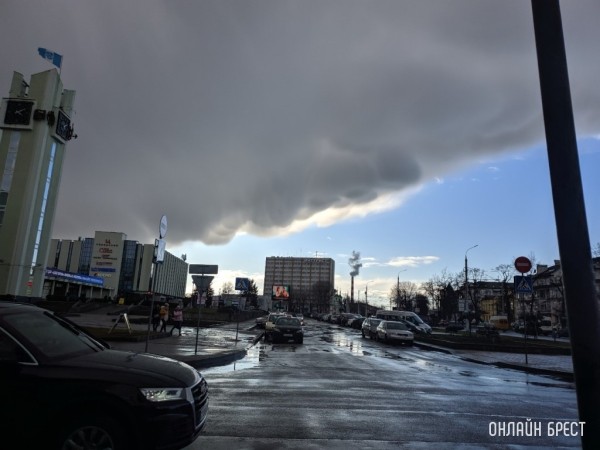 В Бресте и области на 26 марта объявлен оранжевый уровень из-за сильного ветра