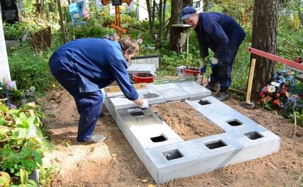 Житель Лиды спрашивает: почему цены на услуги по установке памятников привязаны к курсу доллара?