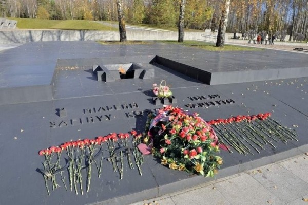 «Саша всю жизнь помнил, как хоронили погибших жители соседних деревень». История чудом выжившего хатынского мальчика