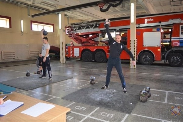 Состоялось первенство Брестского областного управления МЧС по гиревому спорту. Кто победил?