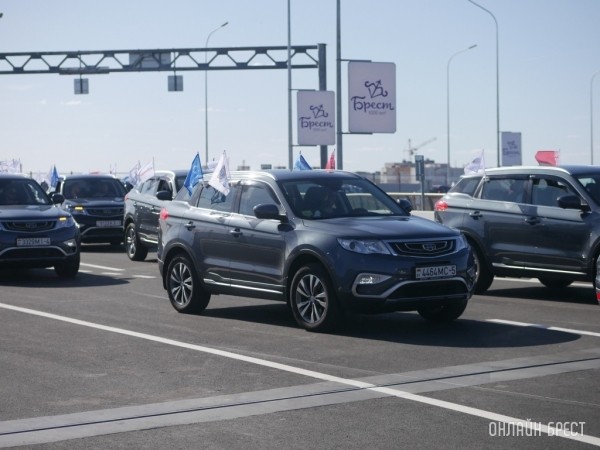 Geely объяснила, почему приостановила производство в Беларуси
