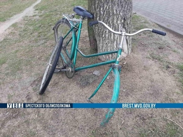 77-летнюю велосипедистку сбили в Берёзе