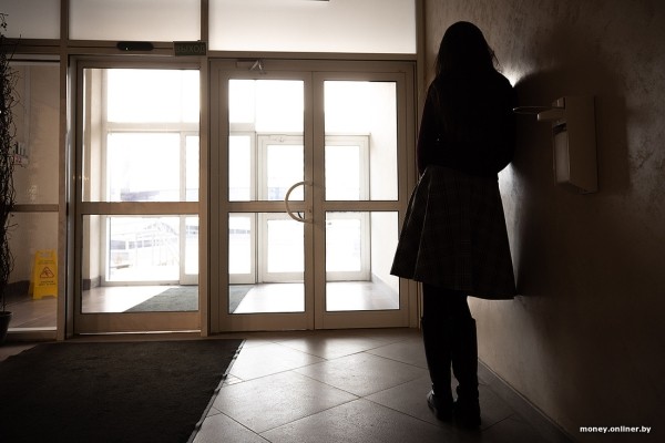 «Звонит весь в соплях: „Зай, помоги!“» Зачем белоруски взяли кучу рассрочек для парня с сайта знакомств