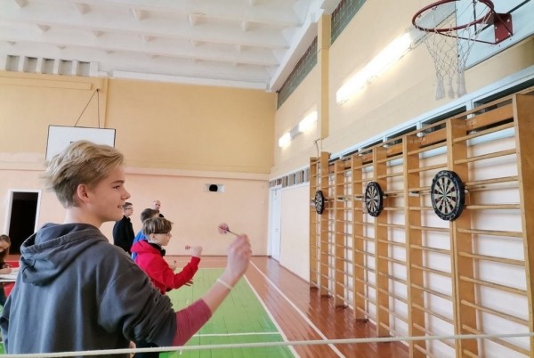 В Бресте среди школьников пришли соревнования по дартсу