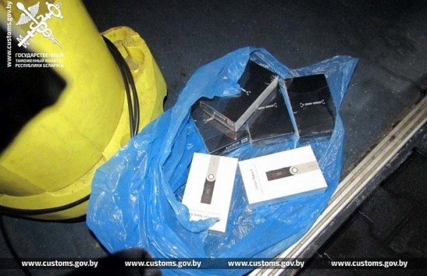 Водитель рейсового автобуса на границе спрятал кошельки для криптовалют внутри пылесоса. Случай на границе в Бресте
