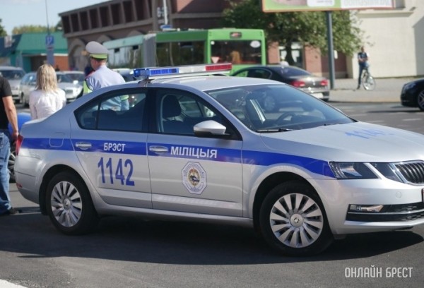 Никаких «поворотников» при въезде на круг и «правило двух полос». Разобрали с ГАИ новые ПДД