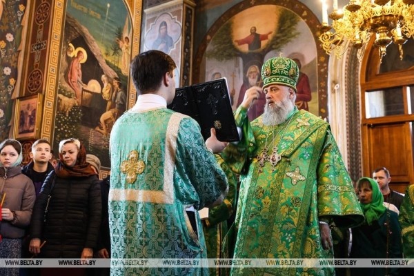 Православные верующие празднуют Вербное воскресенье