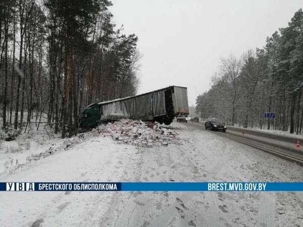 ГАИ рассказала подробности ДТП под Брестом, где фура вылетела в кювет