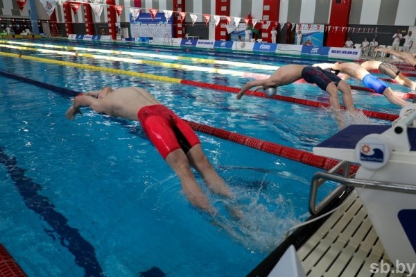 Открытый чемпионат Беларуси по плаванию стартовал в Бресте. Фоторепортаж