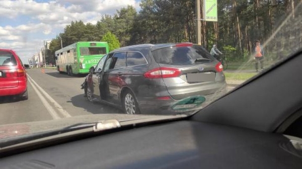 Автобус с пассажирами попал в аварию в Пинске Автобус с пассажирами попал в аварию в Пинске
