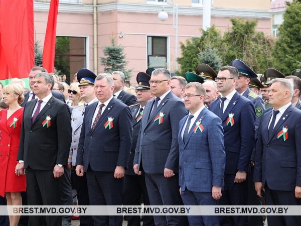 В Бресте прошли торжественные мероприятия, приуроченные ко Дню Государственного герба и флага Беларуси В Бресте прошли торжественные мероприятия, приуроченные ко Дню Государственного герба и флага Беларуси