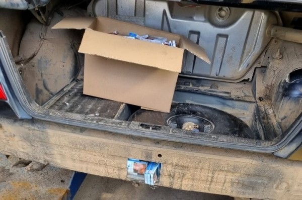 Белорус спрятал сигареты в моторе своего автомобиля и поехал в Польшу. Посмотрите на эти тайники