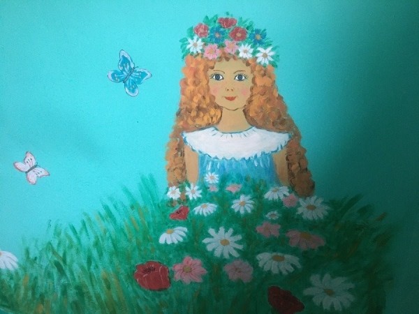 За год женщина превратила подъезд в арт-пространство