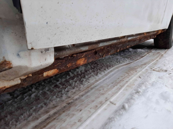 МВД продаёт ржавый Chrysler 300С, сделав уценку. Сколько было, а сколько стало?