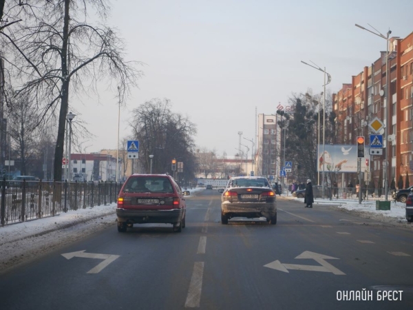 «Зимой пересаживаюсь на ВАЗ-2108». Как живется белорусам, которые выезжают на дороги только с приходом тепла