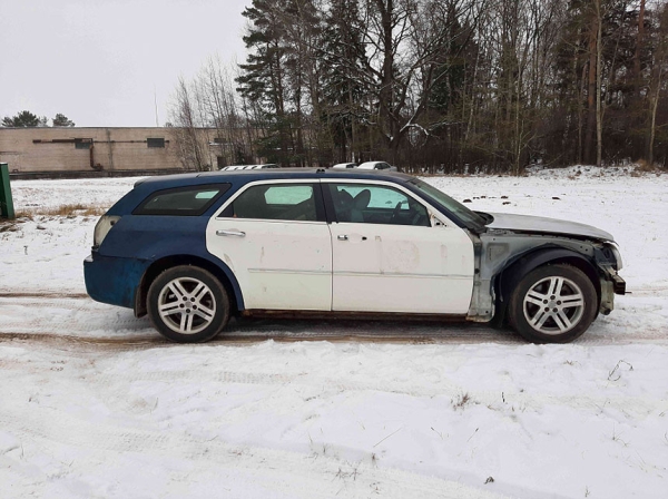 МВД продаёт ржавый Chrysler 300С, сделав уценку. Сколько было, а сколько стало?