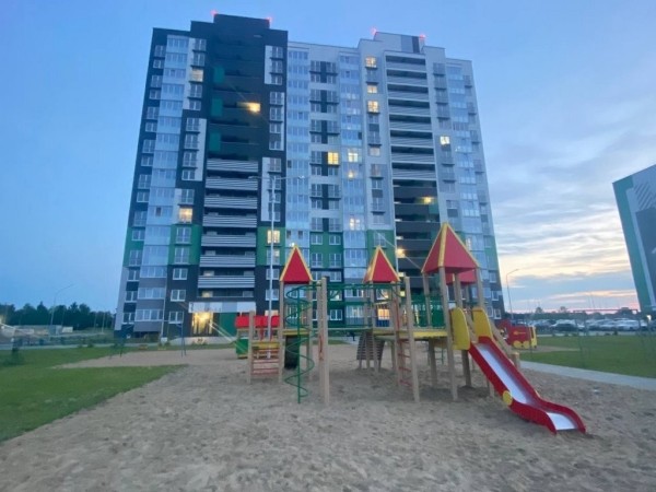 В Бресте на улице Мытной завершён монтаж детского игрового комплекса