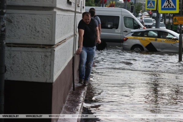 На Могилев сегодня обрушился ливень. Фотофакт