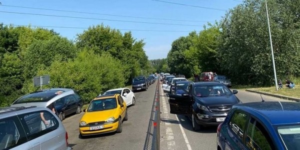ГПК про очередь на Варшавке в Бресте: «Все зависит от сопредельной стороны». Автомобилисты говорят, ситуация не улучшилась