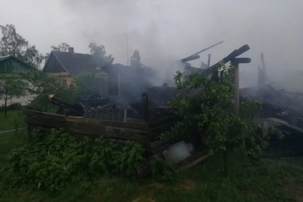 От удара молнии загорелся сарай. Случай в Брестской области