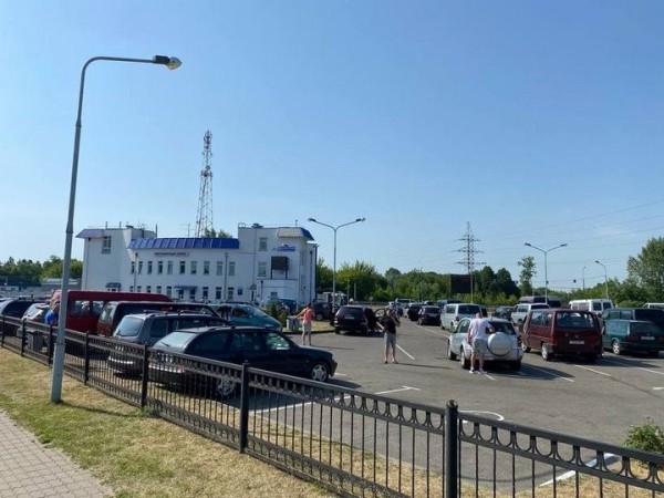 ГПК про очередь на Варшавке в Бресте: «Все зависит от сопредельной стороны». Автомобилисты говорят, ситуация не улучшилась