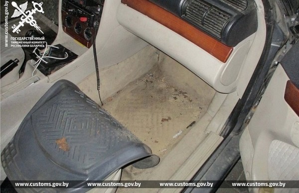 На таможне в Бресте пресекли попытку незаконного ввоза криптокошельков