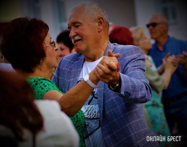 
                Читатель: Эмоции и настроение на «Балу на Советской»
            