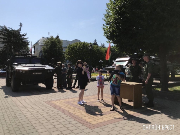 Читатель: Сегодня в Кобрине. Выставка военной техники
             
                Читатель: Сегодня в Кобрине. Выставка военной техники