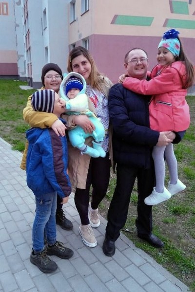 «Муж воспринял предложение в четвертый раз стать родителями с ужасом, но сейчас доволен». История многодетной семьи из Беларуси «Муж воспринял предложение в четвертый раз стать родителями с ужасом, но сейчас доволен». История многодетной семьи из Беларуси