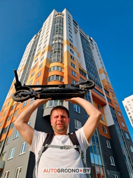 Парень поехал в Польшу на самокате, чтобы не стоять в очереди на границе. Получилось?