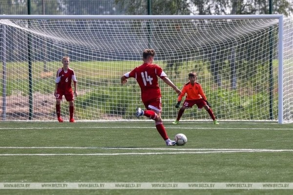 Новое футбольное поле с искусственным покрытием открыли в Малорите Новое футбольное поле с искусственным покрытием открыли в Малорите