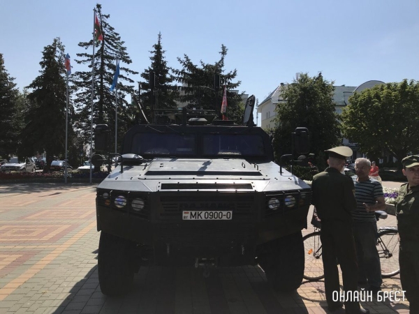 Читатель: Сегодня в Кобрине. Выставка военной техники
             
                Читатель: Сегодня в Кобрине. Выставка военной техники