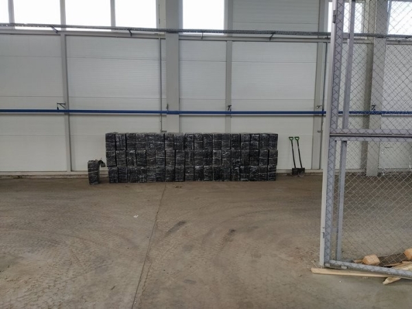 Крупную партию контрабандных сигарет из Беларуси задержали в Литве. Стоимость нелегального груза