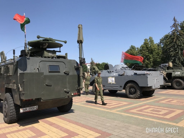 Читатель: Сегодня в Кобрине. Выставка военной техники
             
                Читатель: Сегодня в Кобрине. Выставка военной техники
