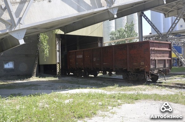 Почему дороги не служат вечно? Журналисты побывали на заводе по производству асфальтобетона и узнали ответ
