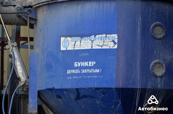 Почему дороги не служат вечно? Журналисты побывали на заводе по производству асфальтобетона и узнали ответ