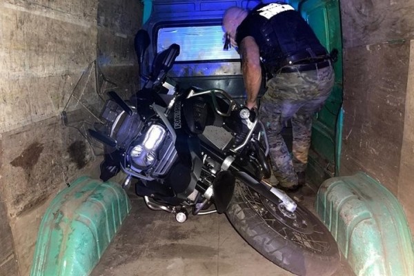 В Польше белорус вез краденый мотоцикл BMW и убегал от патруля