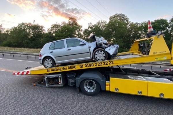 В Германии в фуру белоруса врезался Volkswagen Golf