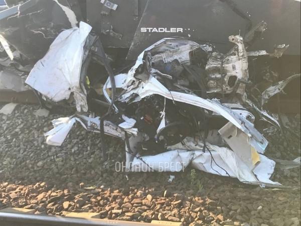 Поезд врезался в легковушку в Брестской области. Стали известны подробности