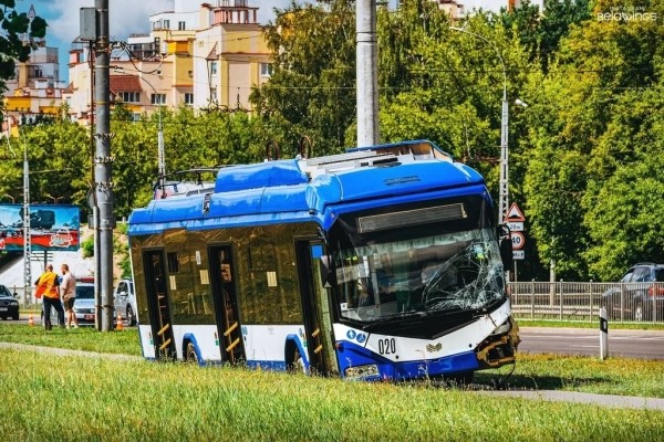 Троллейбус с 20 пассажирами попал в аварию в Бресте