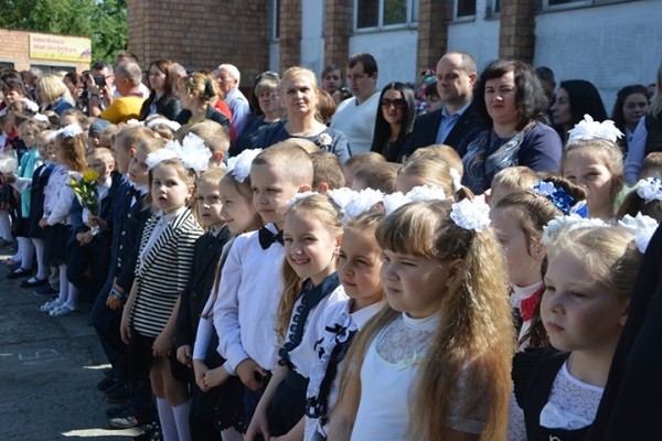 В Беларуси введут дополнительную маркировку для школьной одежды делового стиля
