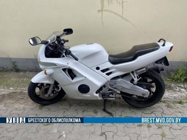 В Кобрине водитель не справился с управлением мотоцикла