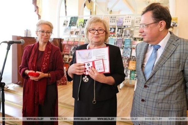 Жительницу Ивановского района в Бресте наградили орденом «Звезда Достоевского»