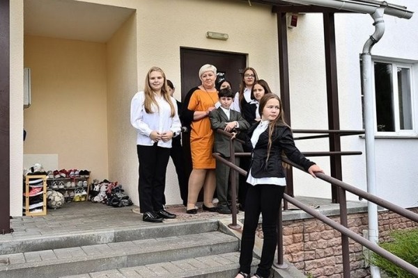 В Беларуси мать дважды лишали родительских прав, но она не сдалась и вернула дочек В Беларуси мать дважды лишали родительских прав, но она не сдалась и вернула дочек