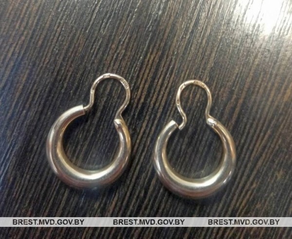 Сувенирными долларами расплатился за золотые серьги житель Брестской области