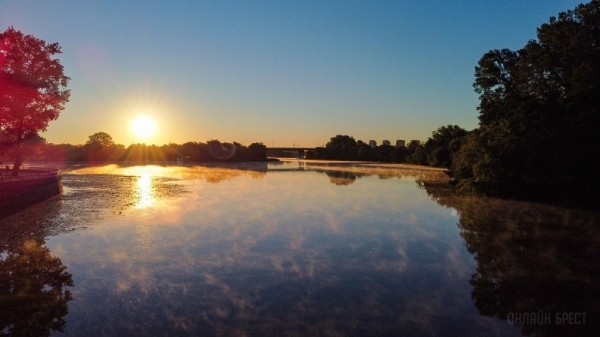 
                Читатель: Посмотрите, какой красивый рассвет был сегодня в Бресте
            