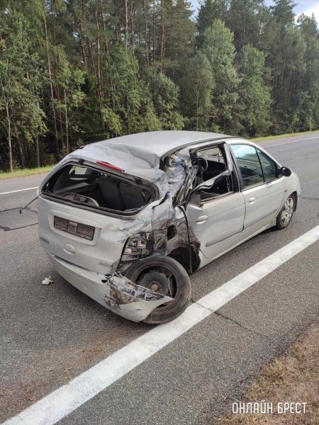 
                Очевидец: В Брестской области на М1 произошло серьёзное ДТП
            