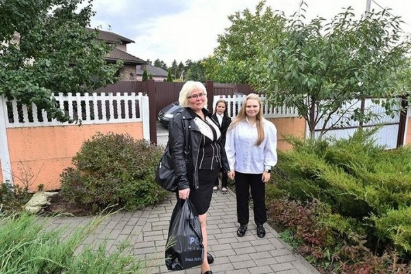 В Беларуси мать дважды лишали родительских прав, но она не сдалась и вернула дочек В Беларуси мать дважды лишали родительских прав, но она не сдалась и вернула дочек