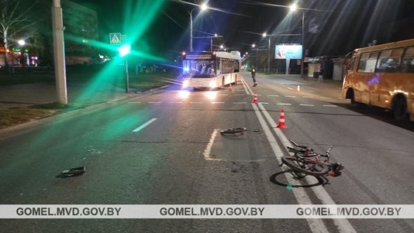 В Гомеле автомобиль скорой помощи насмерть сбил велосипедиста